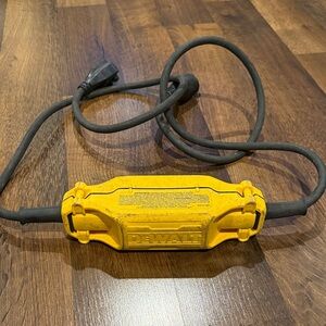 DeWalt DWE432EC Line Conditioner Type 1 (120V)